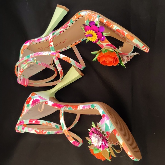 Betsey Johnson Erik Multicolor Floral Heels with 3D Flowers – Size 8 - Picture 4 of 13